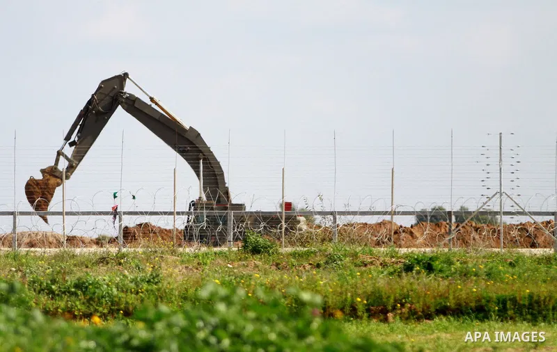 An Israeli drill works near the Israeli side of border with the southern Gaza Strip trying to discover tunnels on February 11, 2016. Photo by Yasser Qudih