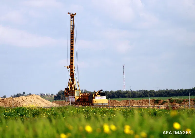 An Israeli drill works near the Israeli side of border with the southern Gaza Strip trying to discover tunnels on February 11, 2016. Photo by Yasser Qudih