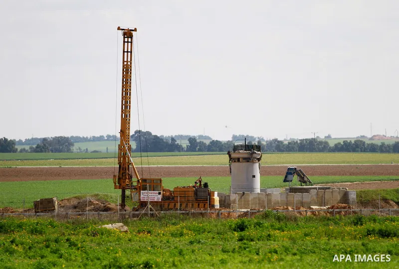 An Israeli drill works near the Israeli side of border with the southern Gaza Strip trying to discover tunnels on February 11, 2016. Photo by Yasser Qudih