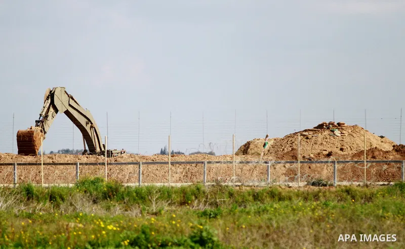 An Israeli drill works near the Israeli side of border with the southern Gaza Strip trying to discover tunnels on February 11, 2016. Photo by Yasser Qudih