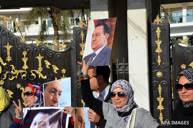 Supporters of Egypt's former president Hosni Mubarak take part during a protest to show solidarity with him outside the Maadi military hospital in Cairo on Feb. 11, 2016. Photo by Amr Sayed