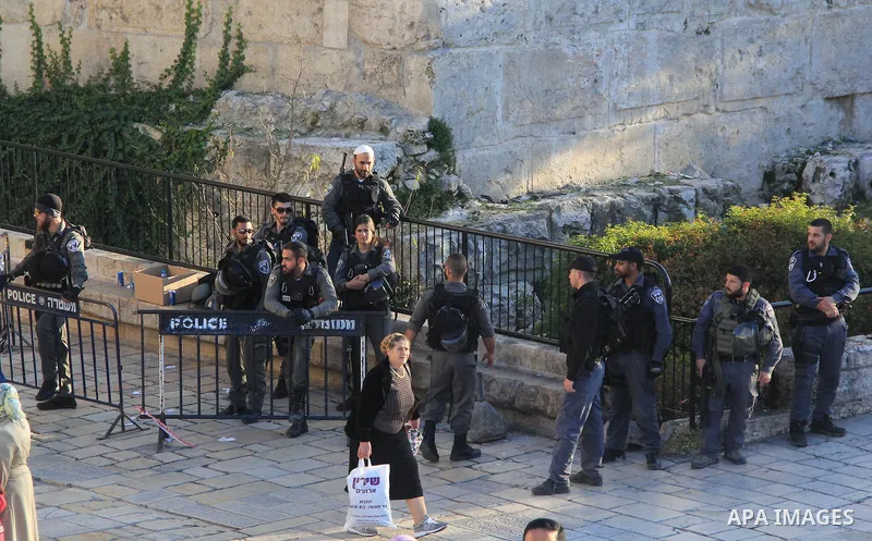 Israeli border policemen stand guard at Damascus Gate, a main entrance to Jerusalem's Old City on February 13, 2016. Photo by Mahfouz Abu Turk
