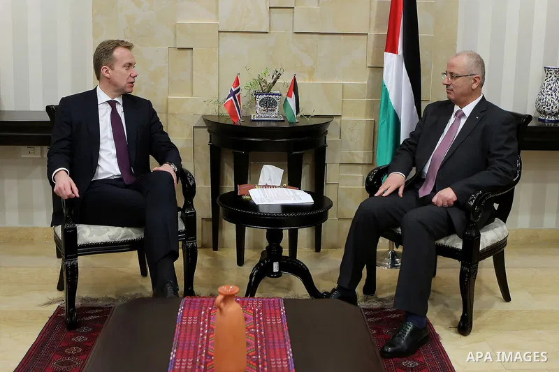 Palestinian Prime Minister Rami Hamdallah meets with Norwegian Foreign Minister in the West Bank city of Ramallah on Feb. 14, 2016. Photo by Prime Minister Office