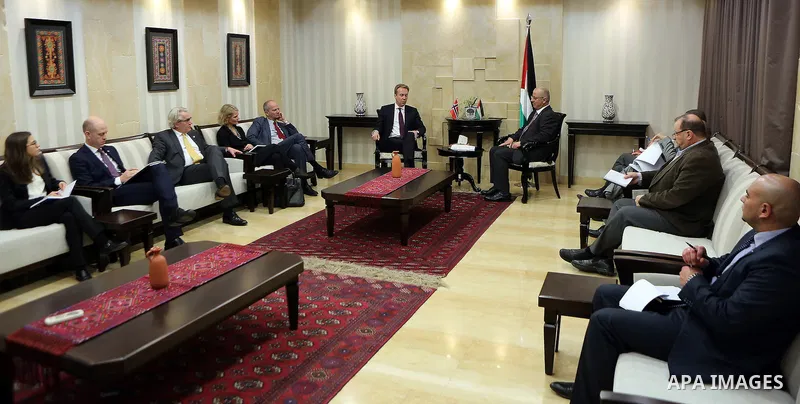 Palestinian Prime Minister Rami Hamdallah meets with Norwegian Foreign Minister in the West Bank city of Ramallah on Feb. 14, 2016. Photo by Prime Minister Office