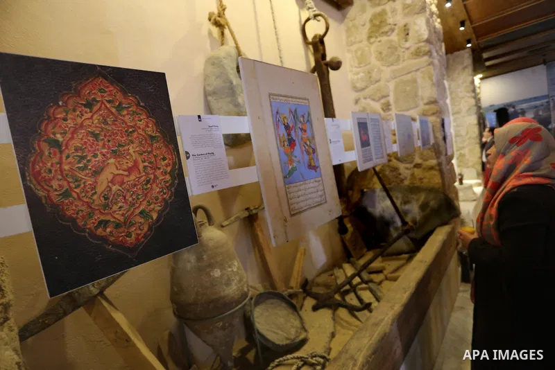 Palestinians attend the Islamic art gallery organized by the Dutch embassy in Gaza city on Feb. 16, 2016. Photo by Mohammed Asad