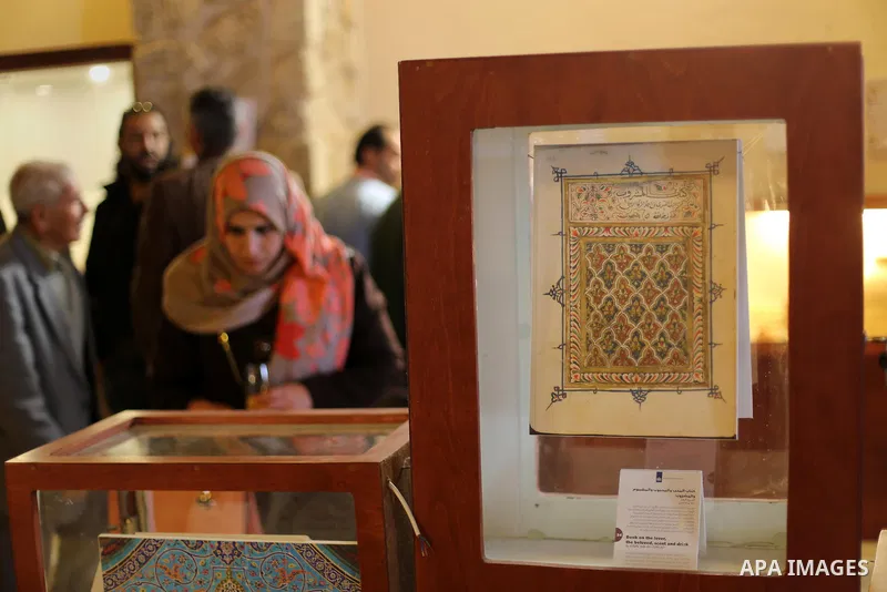 Palestinians attend the Islamic art gallery organized by the Dutch embassy in Gaza city on Feb. 16, 2016. Photo by Mohammed Asad