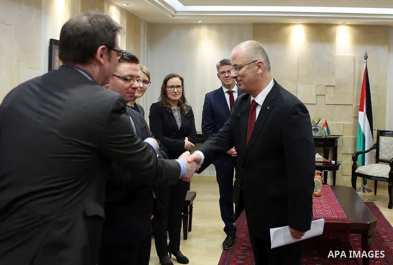 Palestinian Prime Minister Rami Hamdallah meets with Iceland's Foreign Minister Gunnar Svensson in the West Bank city of Ramallah, on Feb. 16, 2016. Photo by Prime Minister Office