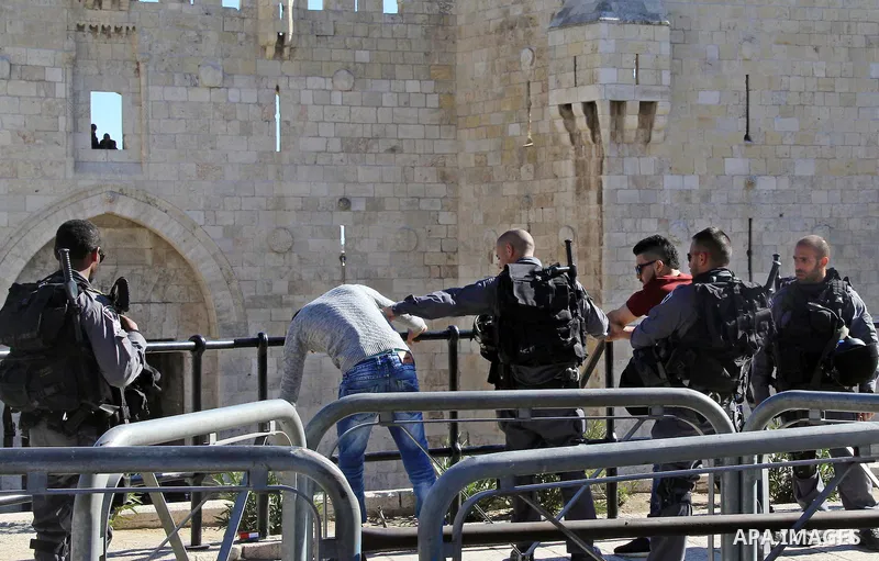 Israeli border policemen perform a body search on a Palestinian youth at Damascus Gate in Jerusalem's Old City February 17, 2016. Photo by Mahfouz Abu Turk