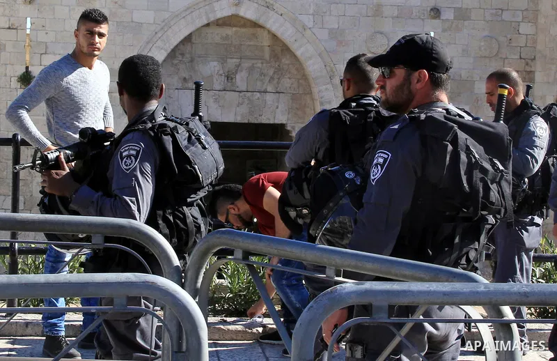 Israeli border policemen perform a body search on a Palestinian youth at Damascus Gate in Jerusalem's Old City February 17, 2016. Photo by Mahfouz Abu Turk