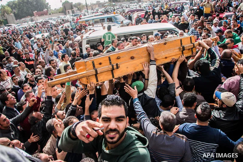Egyptian mourners carry the coffin of the driver Mohammed Adel who killed by police officer in a dispute in Cairo's el-Darb el-Ahmar district on Feb. 19, 2016. Photo by Amr Sayed