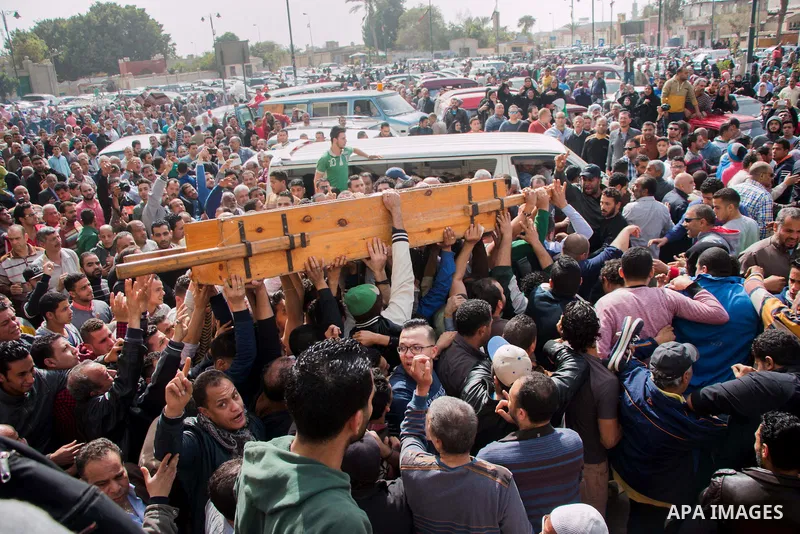 Egyptian mourners carry the coffin of the driver Mohammed Adel who killed by police officer in a dispute in Cairo's el-Darb el-Ahmar district on Feb. 19, 2016. Photo by Amr Sayed