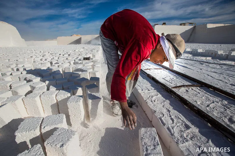 Egyptian Labourers work at a quarry in the desert of Minya governorate, south of Cairo, Egypt, on Feb 20, 2016. In the limestone quarries of Minya province south of Cairo, labourers in sandals and makeshift masks use uns...