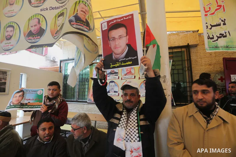 Palestinians take part in a protest demanding release the prisoners in Israeli jails, in front of Red cross office, in Gaza city, on February 22, 2016. Photo by Mohammed Asad