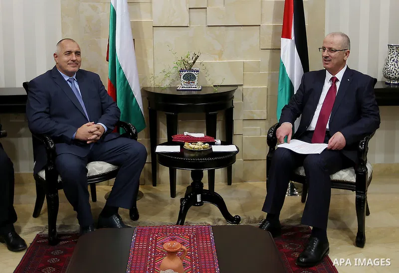 Palestinian Prime Minister Rami Hamdallah meets with Bulgarian Prime Minister Boyko Borissov, at his office in the West bank city of Ramallah on Feb. 24, 2016. Photo by Prime Minister Office