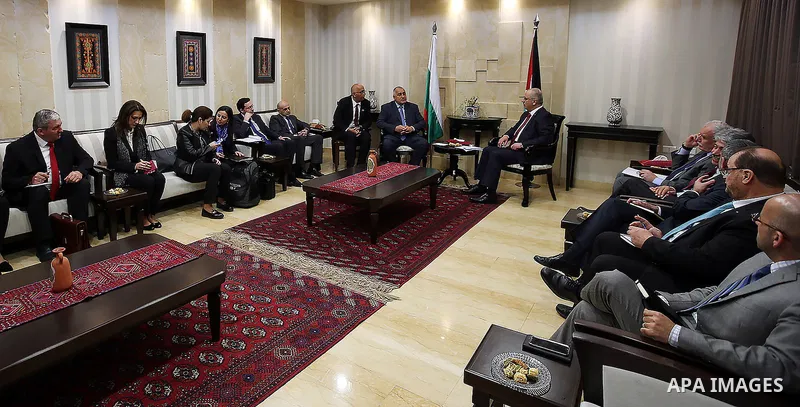 Palestinian Prime Minister Rami Hamdallah meets with Bulgarian Prime Minister Boyko Borissov, at his office in the West bank city of Ramallah on Feb. 24, 2016. Photo by Prime Minister Office