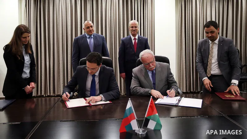 Palestinian Prime Minister Rami Hamdallah meets with Bulgarian Prime Minister Boyko Borissov, at his office in the West bank city of Ramallah on Feb. 24, 2016. Photo by Prime Minister Office