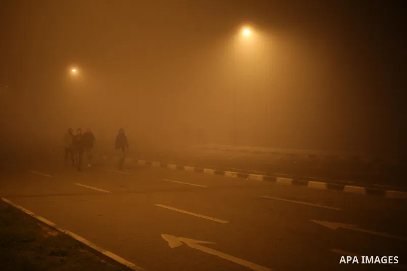 Palestinians walk at a street during foggy weather in Gaza City, The Gaza Strip, 27 February 2016. Photo by Mohammed Asad