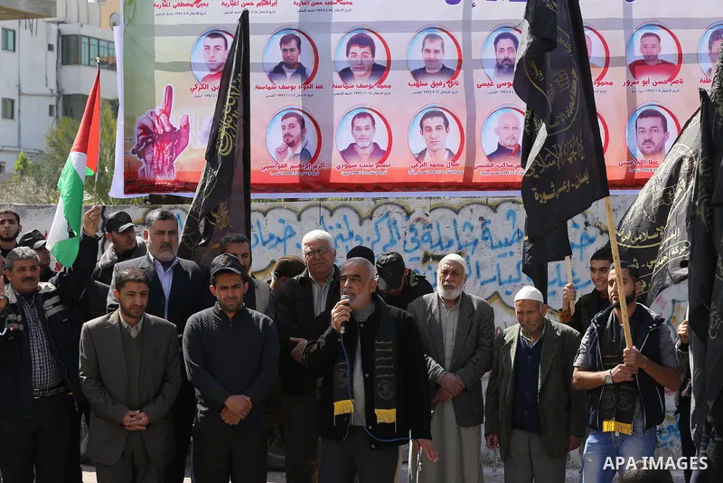 Palestinians take part in a protest demanding release the prisoners in Israeli jails, in Gaza city, on February 28, 2016. Photo by Mohammed Asad