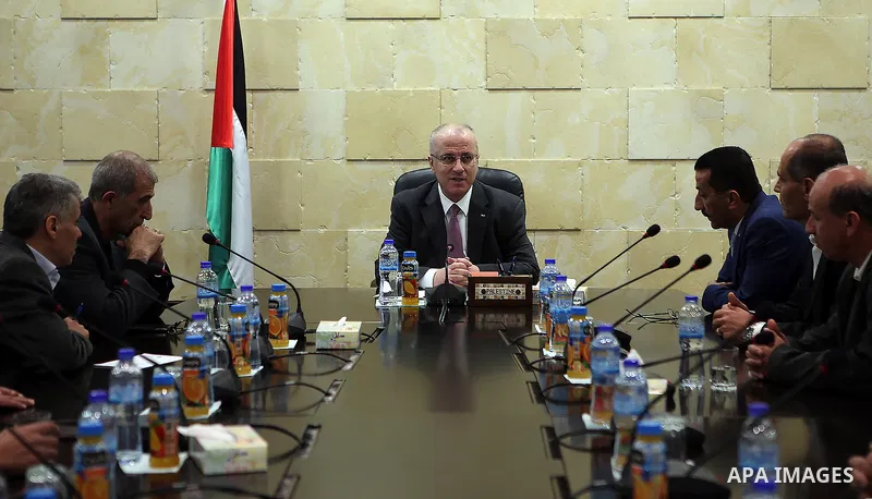 Palestinian Prime Minister, Rami Hamdallah, meets with Members of the teachers' union, in the West Bank city of Ramallah, on February 28, 2016. Photo by Prime Minister Office