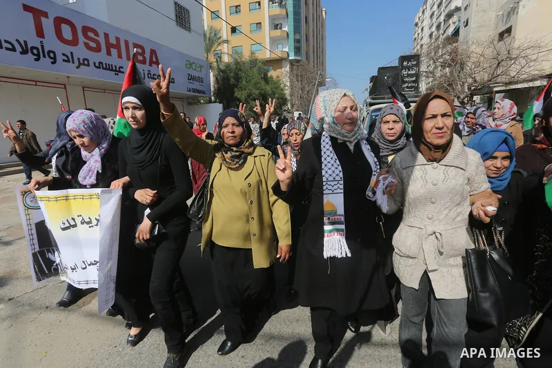 Palestinians take part in a protest demanding release the prisoners in Israeli jails, in Gaza city, on February 29, 2016. Photo by Mohammed Asad