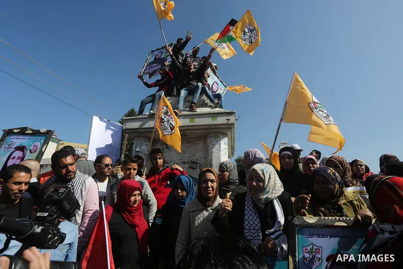 Palestinians take part in a protest demanding release the prisoners in Israeli jails, in Gaza city, on February 29, 2016. Photo by Mohammed Asad