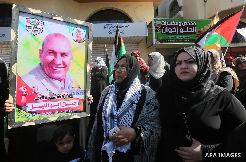 Palestinians take part in a protest demanding release the prisoners in Israeli jails, in Gaza city, on February 29, 2016. Photo by Mohammed Asad