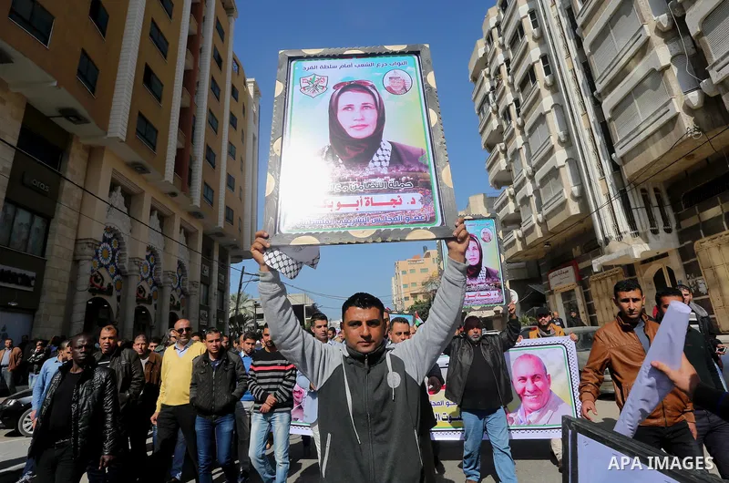 Palestinians take part in a protest demanding release the prisoners in Israeli jails, in Gaza city, on February 29, 2016. Photo by Mohammed Asad