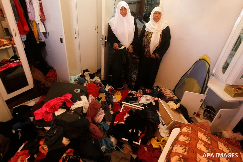 Palestinians check their belongings after a raid by the Israeli army on some Palestinian houses in the West Bank city of Hebron, 29 February 2016, The Israeli army announced arresting 16 Palestinian in Hebron and locatin...
