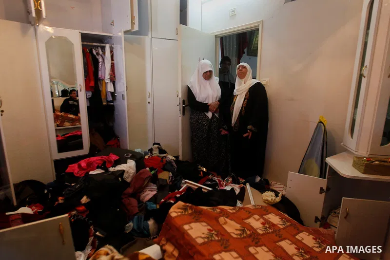 Palestinians check their belongings after a raid by the Israeli army on some Palestinian houses in the West Bank city of Hebron, 29 February 2016, The Israeli army announced arresting 16 Palestinian in Hebron and locatin...