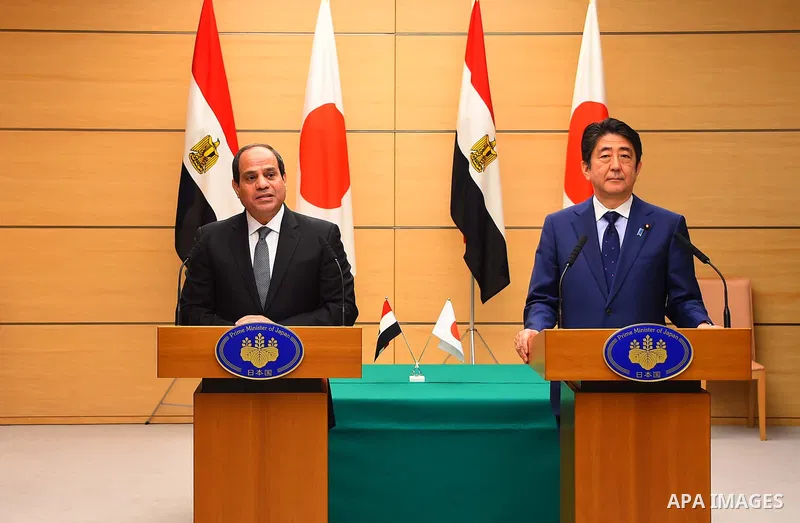 Egyptian President Abdel Fattah al-Sisi speaks to Japanese Prime Minister Shinzo Abe (R) at the start of their meeting at Abe's official residence in Tokyo, Japan, 29 February 2016. Egyptian President Abdel Fattah al-Sis...