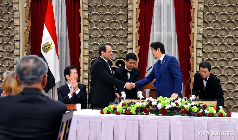 Egyptian President Abdel Fattah al-Sisi speaks to Japanese Prime Minister Shinzo Abe (R) at the start of their meeting at Abe's official residence in Tokyo, Japan, 29 February 2016. Egyptian President Abdel Fattah al-Sis...