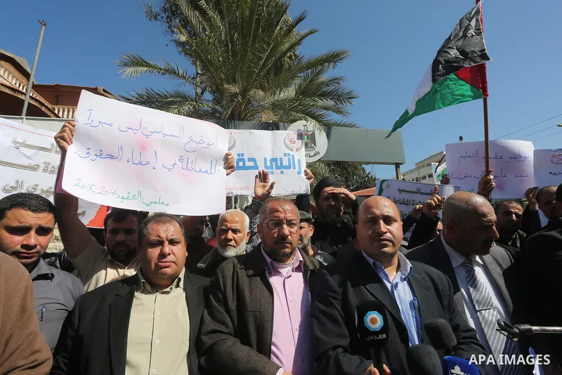 Employees of former Palestinian government take part in a protest to demand for pay their salaries, in Gaza city on March 1, 2016. Photo by Mohammed Asad