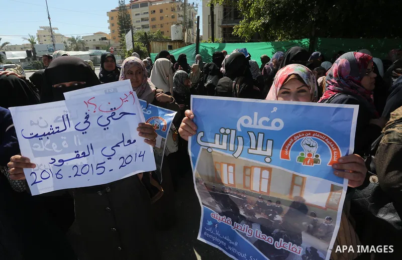 Employees of former Palestinian government take part in a protest to demand for pay their salaries, in Gaza city on March 1, 2016. Photo by Mohammed Asad