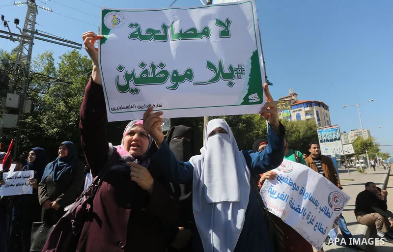 Employees of former Palestinian government take part in a protest to demand for pay their salaries, in Gaza city on March 1, 2016. Photo by Mohammed Asad