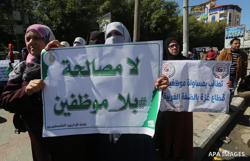 Employees of former Palestinian government take part in a protest to demand for pay their salaries, in Gaza city on March 1, 2016. Photo by Mohammed Asad