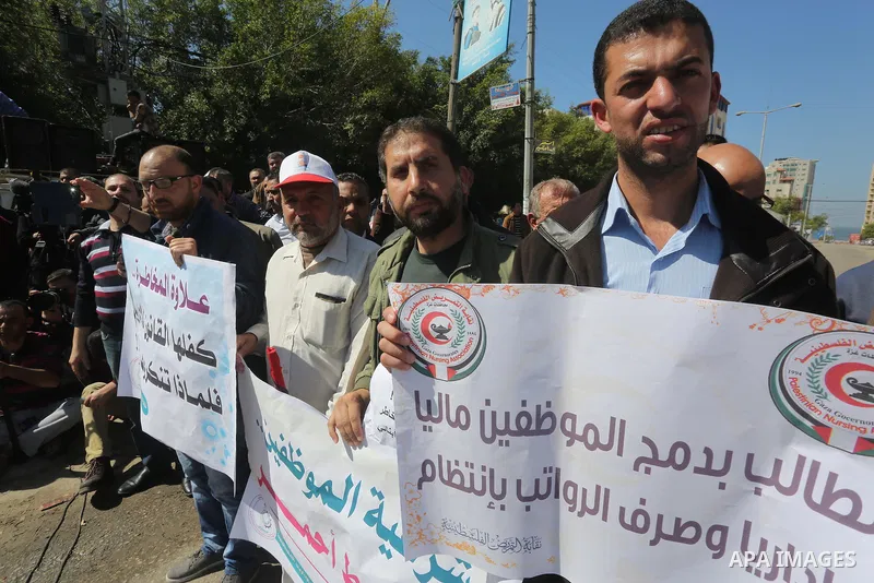 Employees of former Palestinian government take part in a protest to demand for pay their salaries, in Gaza city on March 1, 2016. Photo by Mohammed Asad