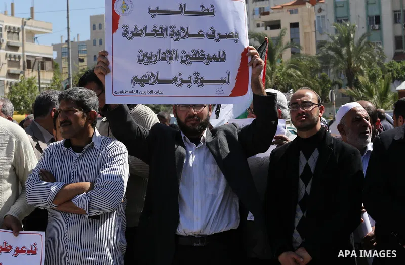 Employees of former Palestinian government take part in a protest to demand for pay their salaries, in Gaza city on March 1, 2016. Photo by Mohammed Asad