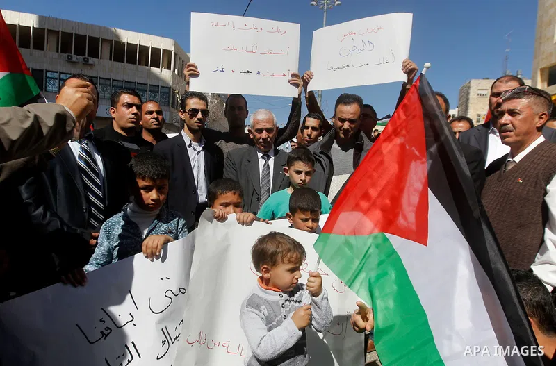 Palestinian school students take part during a protest to show solidarity with Palestinian teachers in their strike wihch entered its 16th consecutive day to call Palestinian Authority to demand their rights in the West...