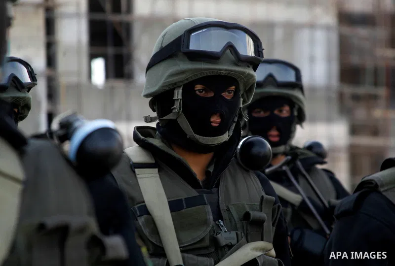 Members of Palestinian national security forces show their skills during a military training, in the West Bank city of Hebron, on March 2, 2016. Photo by Wisam Hashlamoun
