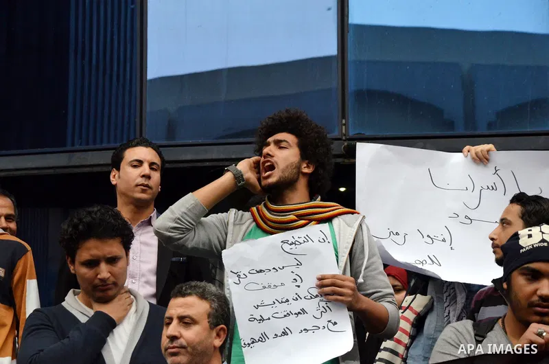 Egyptians hold placards during a demonstration to protest against the normalizing Israeli-Egyptian relations in front of journalists syndicate in Cairo, Egypt, on March 02, 2016. Photo by Amr Sayed