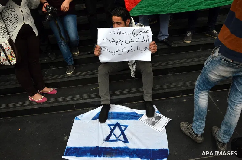 Egyptians hold placards during a demonstration to protest against the normalizing Israeli-Egyptian relations in front of journalists syndicate in Cairo, Egypt, on March 02, 2016. Photo by Amr Sayed