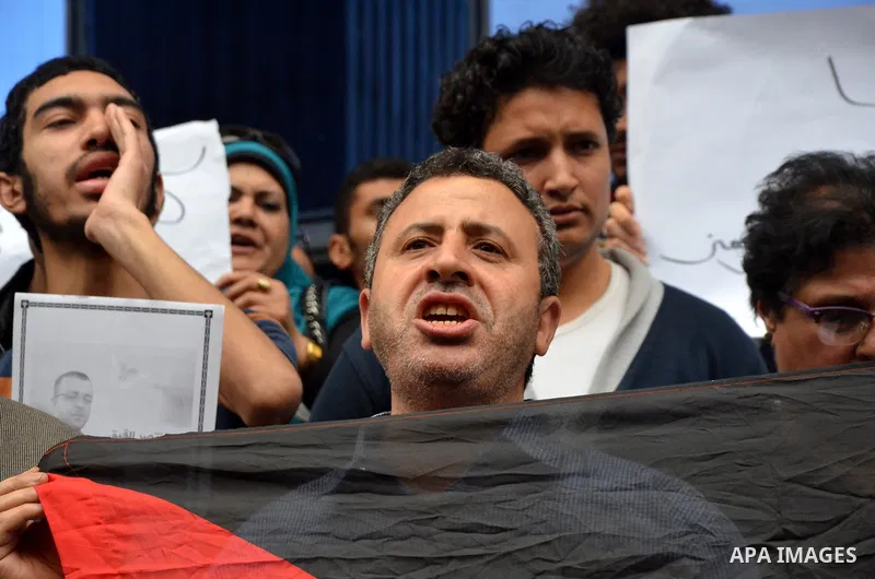 Egyptians hold placards during a demonstration to protest against the normalizing Israeli-Egyptian relations in front of journalists syndicate in Cairo, Egypt, on March 02, 2016. Photo by Amr Sayed