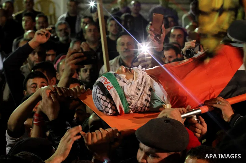 Palestinians carry the bodies of Mohammad Hashem and Labib Azem during their funeral in the West Bank city of Nablus March 2, 2016. Israeli soldiers shot dead the two Palestinian teens who had attacked an Israeli settler...