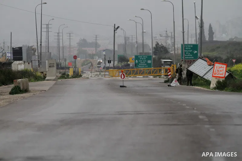 Israeli security forces stand guard at the Hawara checkpoint, south of the West Bank city of Nablus, on March 3, 2016. Israeli forces closed all roads leaving Nablus city and shut the entrances to nearby villages after t...