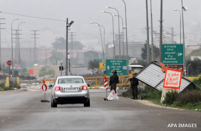 Israeli security forces stand guard at the Hawara checkpoint, south of the West Bank city of Nablus, on March 3, 2016. Israeli forces closed all roads leaving Nablus city and shut the entrances to nearby villages after t...