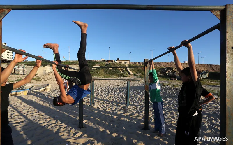 Palestinian youths show their parkour skills at the beach of Gaza city on March 04, 2016. Photo by Mohammed Asad