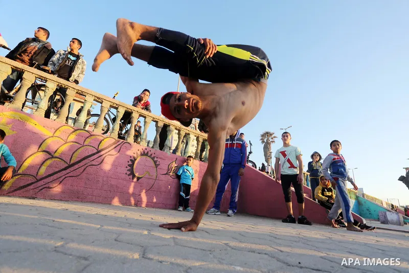Palestinian youths show their parkour skills at the beach of Gaza city on March 04, 2016. Photo by Mohammed Asad