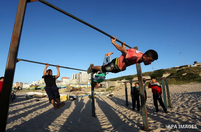 Palestinian youths show their parkour skills at the beach of Gaza city on March 04, 2016. Photo by Mohammed Asad