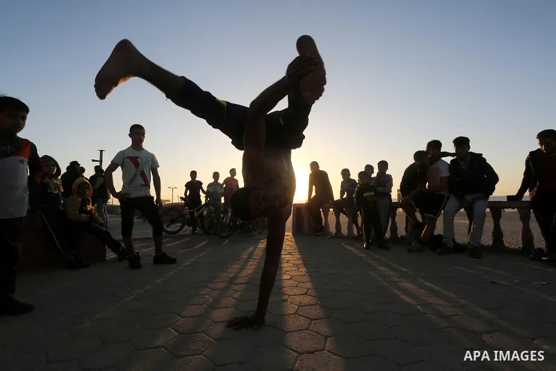 Palestinian youths show their parkour skills at the beach of Gaza city on March 04, 2016. Photo by Mohammed Asad