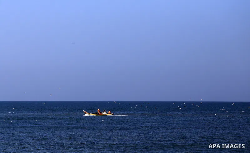 Palestinian fishermen ride their fishing at Gaza's seaport of Gaza City, on March 5, 2016. Photo by Yasser Qudih